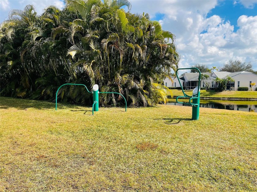 Beautiful and well-maintained home located in a desirable gated - photo 42