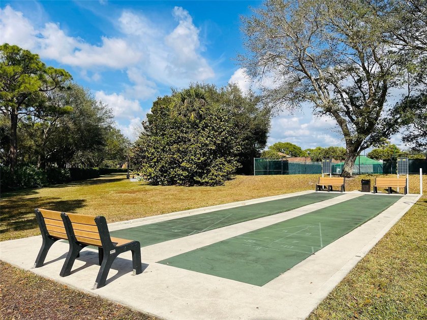 Beautiful and well-maintained home located in a desirable gated - photo 47