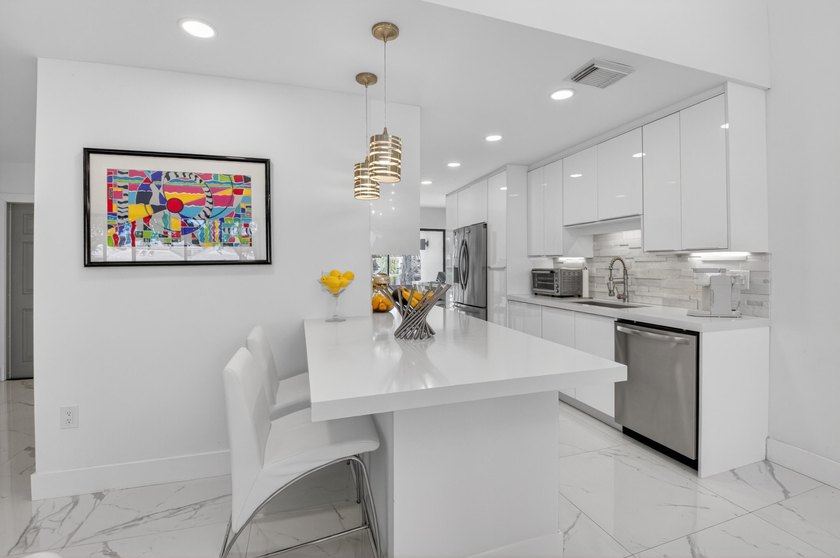 Beautiful, totally redone Willow Wood 3 bedroom, 2.5 second - photo 13