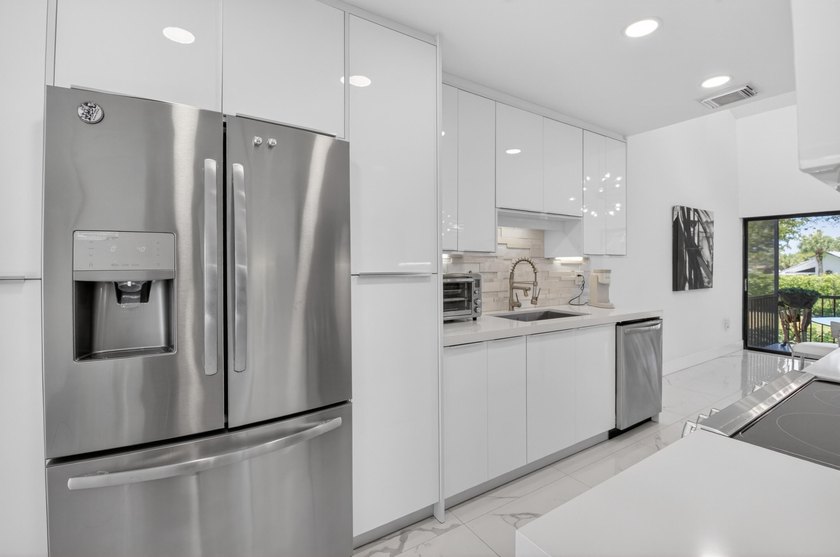 Beautiful, totally redone Willow Wood 3 bedroom, 2.5 second - photo 19