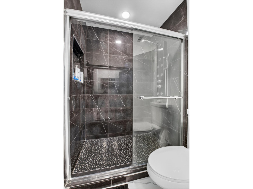 Beautiful, totally redone Willow Wood 3 bedroom, 2.5 second - photo 29
