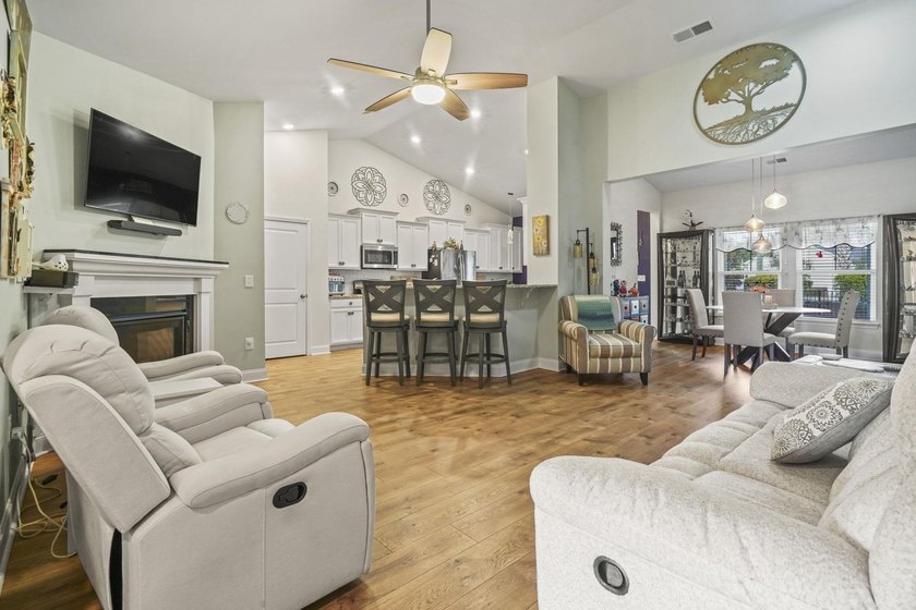Welcome to this beautifully maintained St. Phillips floor plan - photo 5