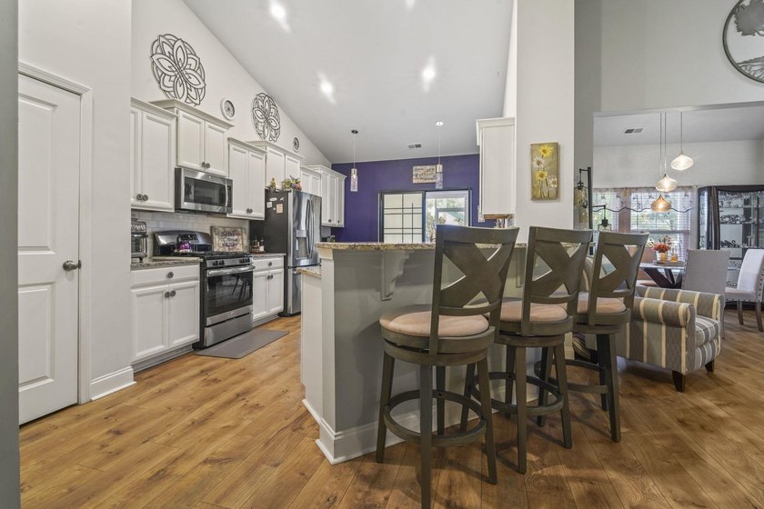 Welcome to this beautifully maintained St. Phillips floor plan - photo 8