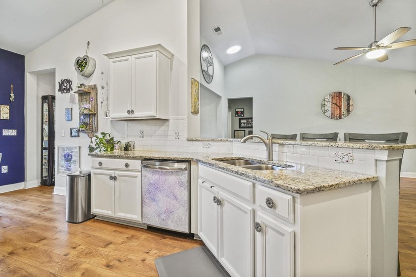 Welcome to this beautifully maintained St. Phillips floor plan - photo 10