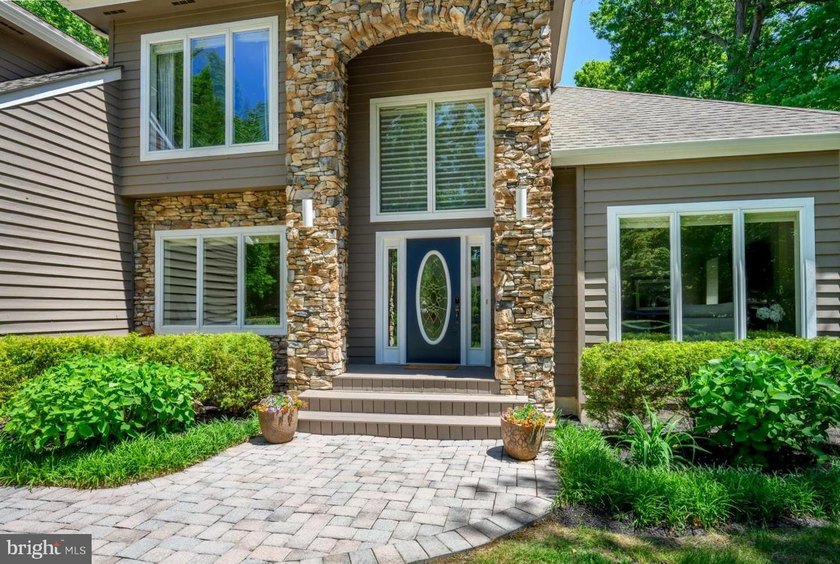 Welcome to this stunning custom home overlooking the 10th green - photo 4