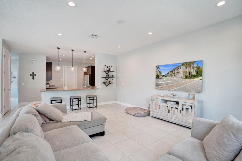 Attention all buyers!! We have another end corner unit townhouse - photo 3