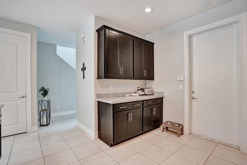 Attention all buyers!! We have another end corner unit townhouse - photo 7