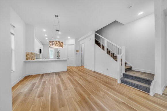 Discover a modern 4-bedroom, 3.5-bath residence (built 2016) in - photo 7