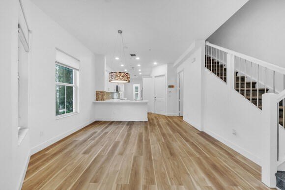 Discover a modern 4-bedroom, 3.5-bath residence (built 2016) in - photo 8