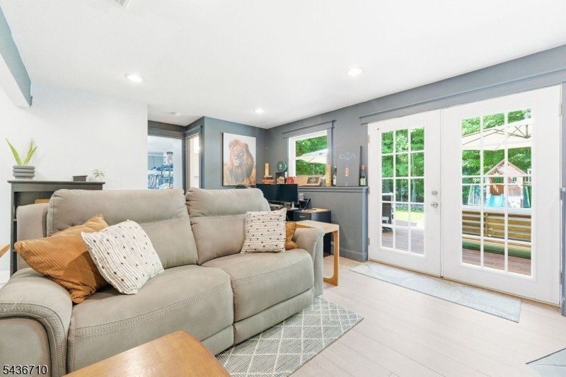 Truly turnkey bilevel in desirable Hopatcong! This beautifully - photo 36
