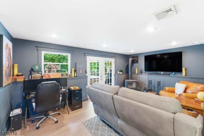 Truly turnkey bilevel in desirable Hopatcong! This beautifully - photo 39