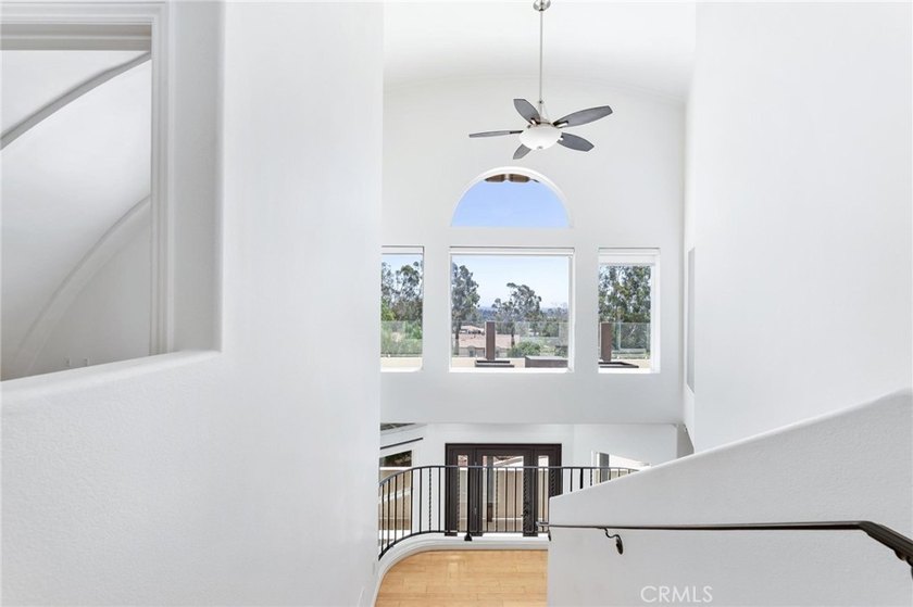 Spectacular Hillside Retreat in Roy Rogers Estates with - photo 25