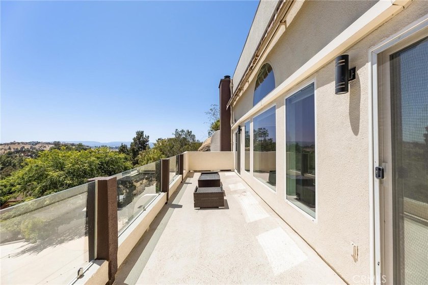 Spectacular Hillside Retreat in Roy Rogers Estates with - photo 28
