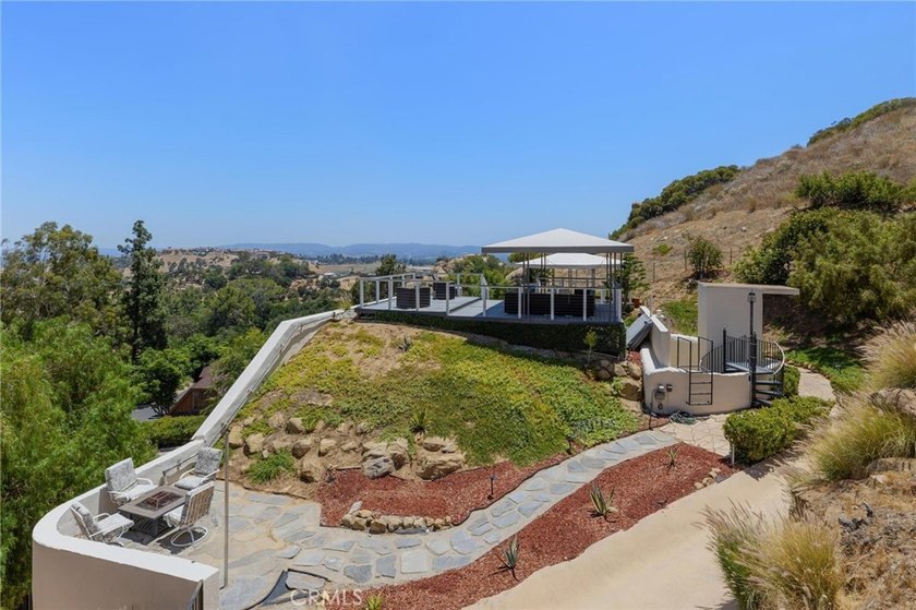 Spectacular Hillside Retreat in Roy Rogers Estates with - photo 46