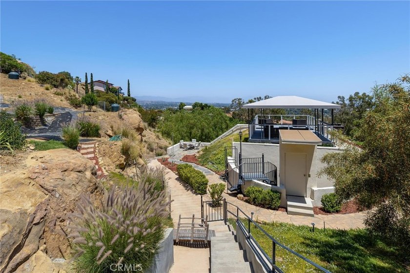 Spectacular Hillside Retreat in Roy Rogers Estates with - photo 48