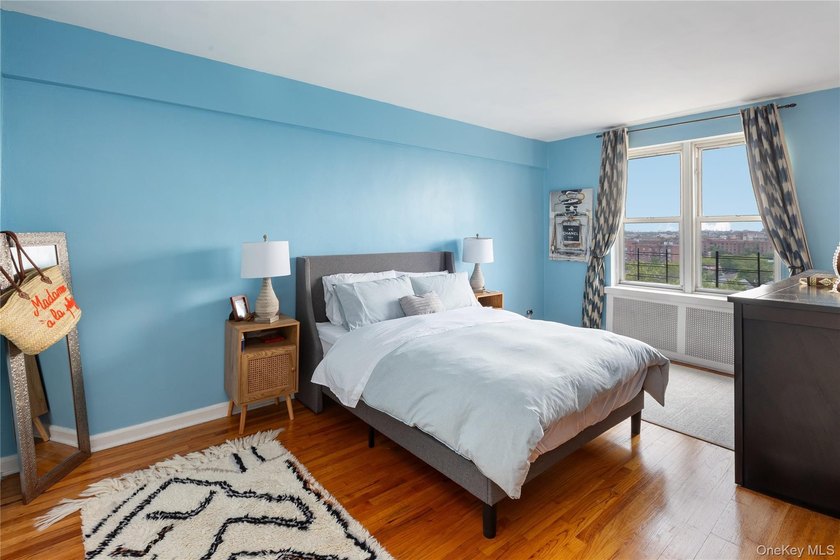Welcome to the Van Buren, an excellently maintained co-op in a - photo 8