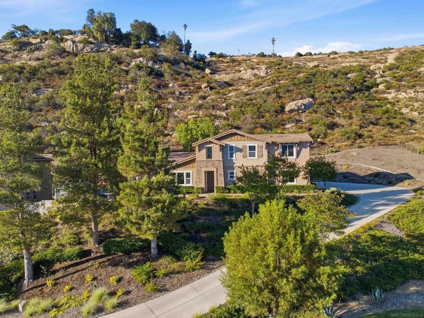 Experience refined living in the exclusive gated Masters - photo 3