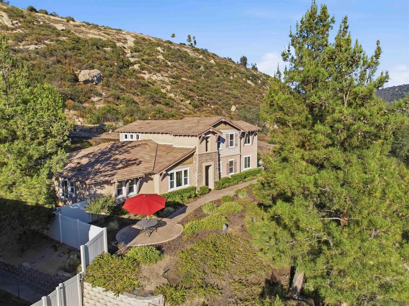 Experience refined living in the exclusive gated Masters - photo 5
