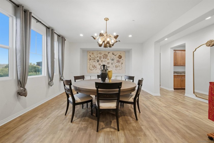 Experience refined living in the exclusive gated Masters - photo 10