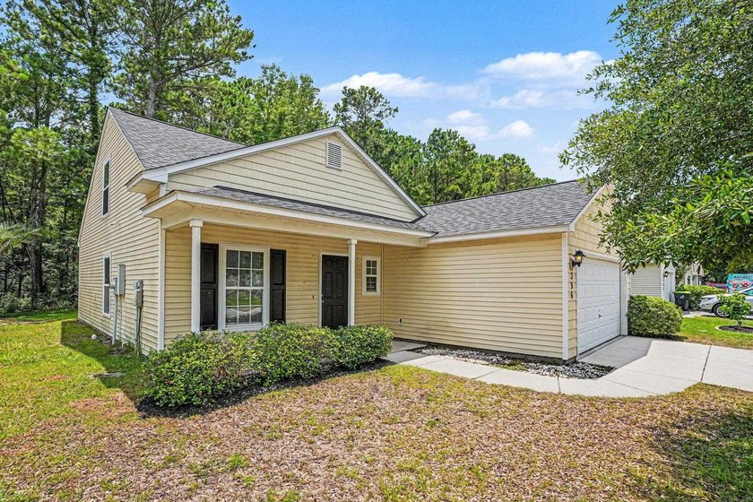 Welcome home to this well maintained 3-bedroom, 2.5 bath home in - photo 3