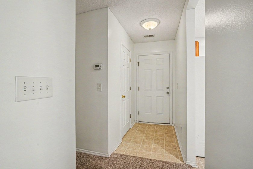 Welcome home to this well maintained 3-bedroom, 2.5 bath home in - photo 5