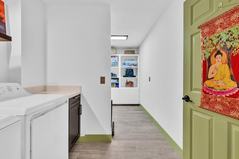 CORNER UNIT GROUND FLOOR, 2 BEDROOM, 2 FULL BATHROOMS PLUS A DEN - photo 8