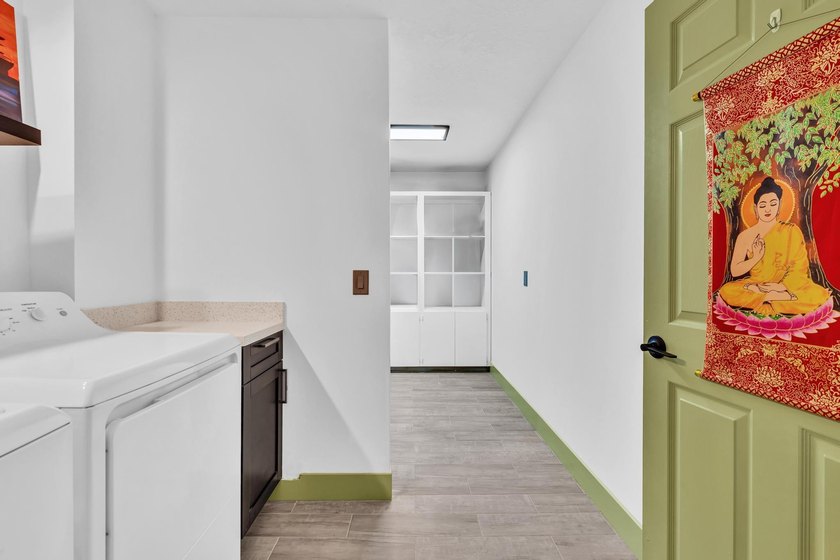 CORNER UNIT GROUND FLOOR, 2 BEDROOM, 2 FULL BATHROOMS PLUS A DEN - photo 9