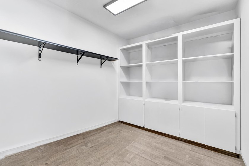 CORNER UNIT GROUND FLOOR, 2 BEDROOM, 2 FULL BATHROOMS PLUS A DEN - photo 10