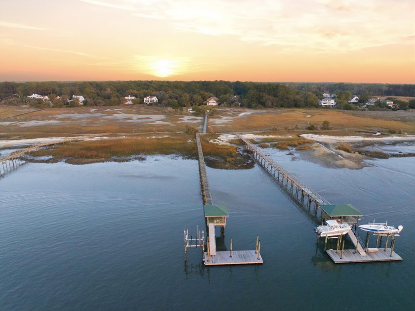 Gorgeous Lowcountry home located on true deep water in the - photo 3