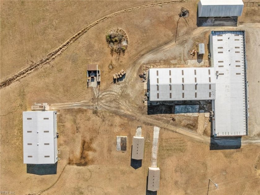 Exceptional commercial opportunity featuring multiple buildings - photo 3