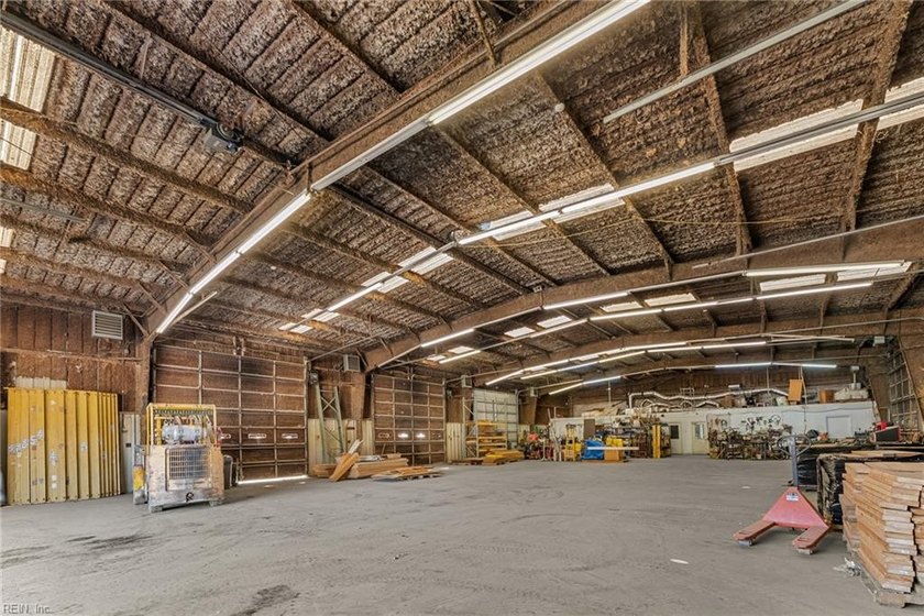 Exceptional commercial opportunity featuring multiple buildings - photo 7