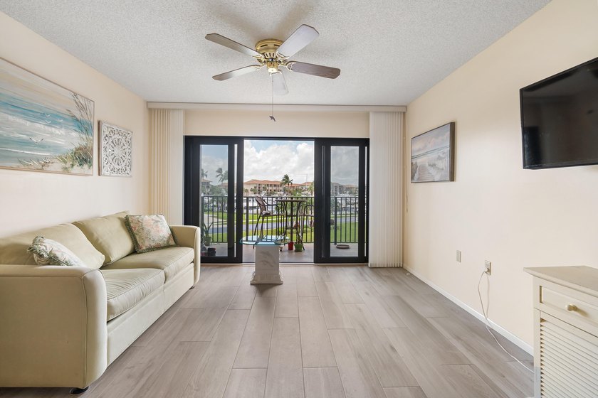 901 Seafarer Cir 306 - photo 14