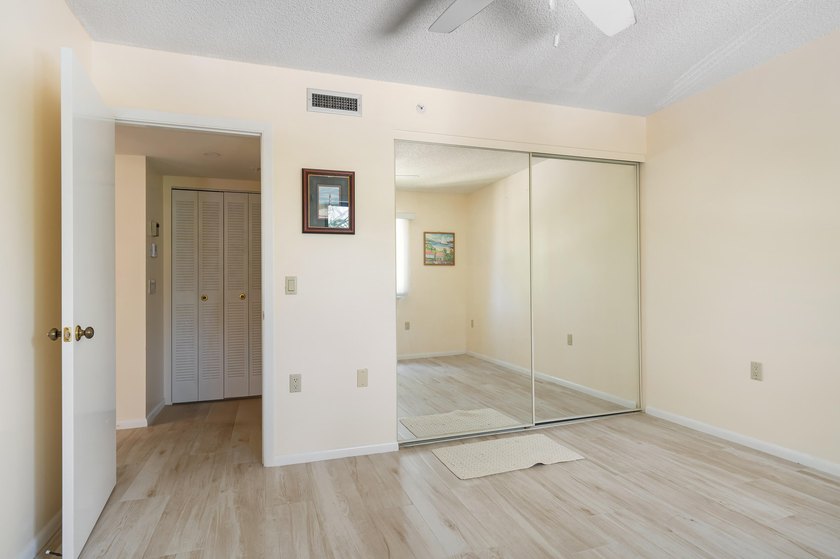 901 Seafarer Cir 306 - photo 18