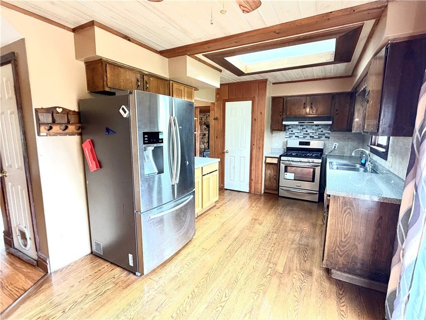 This 5 Bedrooms and 2.5 Bath home w/ in-law setup is located on - photo 20