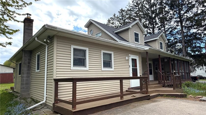 This 5 Bedrooms and 2.5 Bath home w/ in-law setup is located on - photo 29
