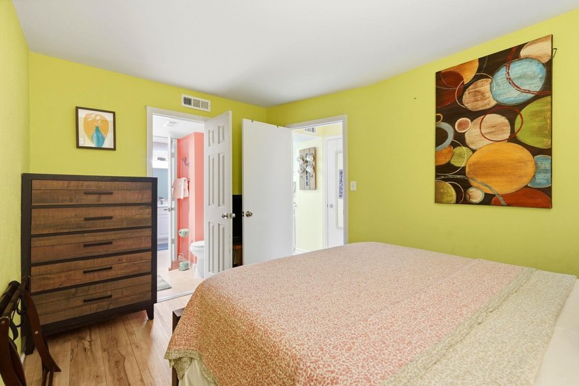 Welcome to Ocean Villas, where beachside convenience and relaxed - photo 8