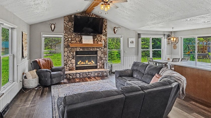 Beautiful country home with deeded access to Lake Nokomis - photo 4