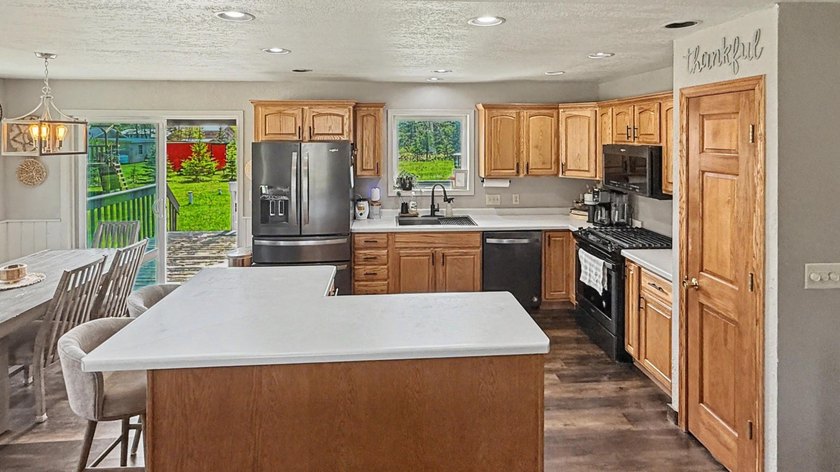 Beautiful country home with deeded access to Lake Nokomis - photo 6