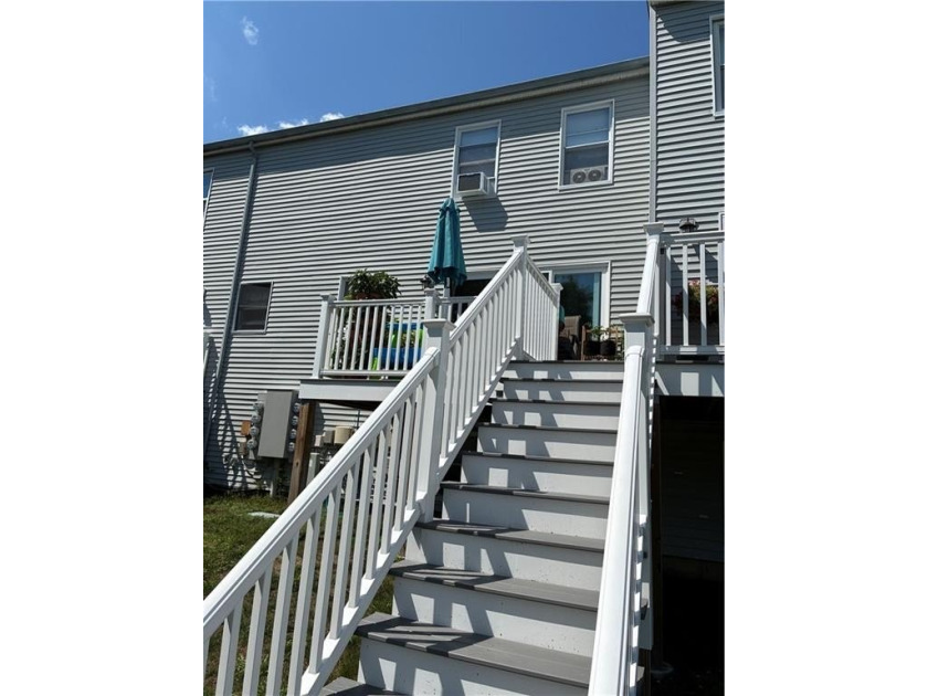 A great Town Home at a Great Price! 2 beds, 2 1/2 baths. Lower - photo 3