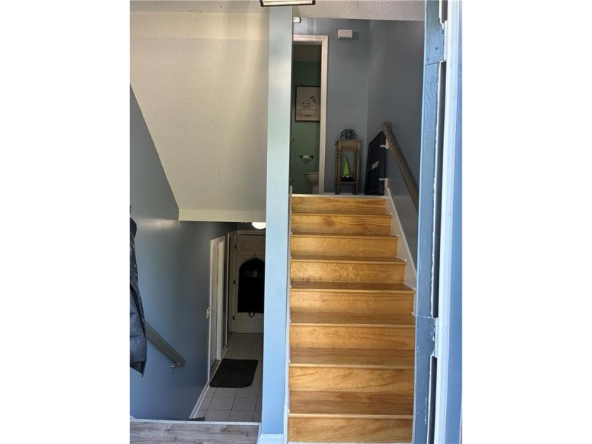 A great Town Home at a Great Price! 2 beds, 2 1/2 baths. Lower - photo 7