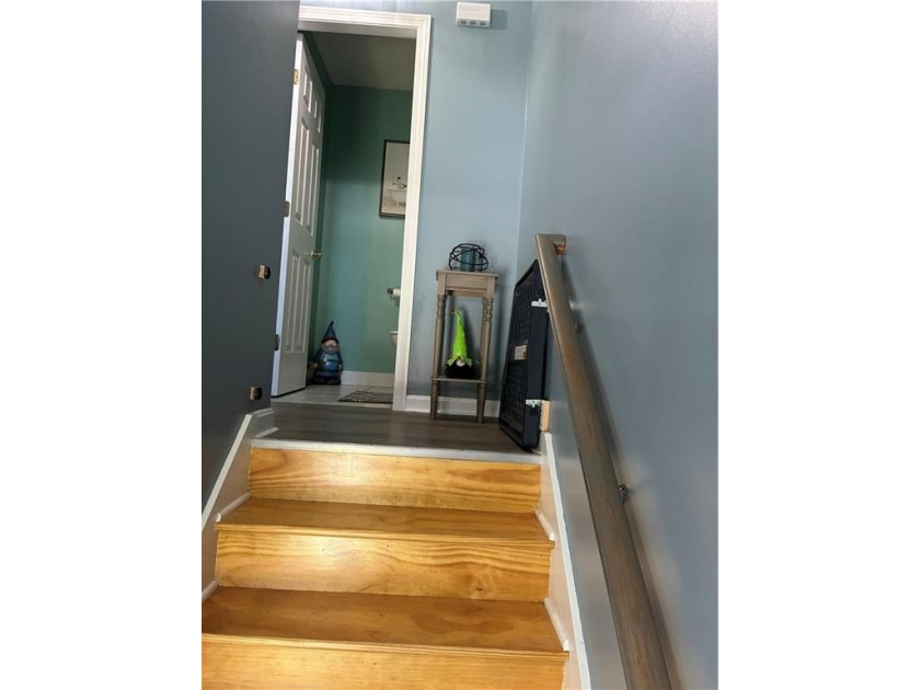 A great Town Home at a Great Price! 2 beds, 2 1/2 baths. Lower - photo 8