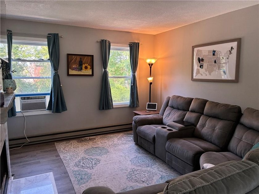 A great Town Home at a Great Price! 2 beds, 2 1/2 baths. Lower - photo 9
