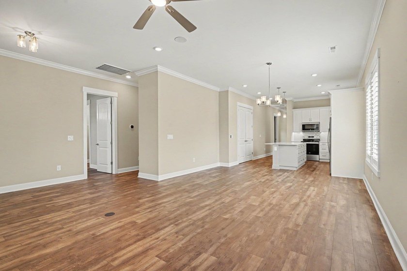 This immaculate Charleston-style Lowcountry home offers - photo 3