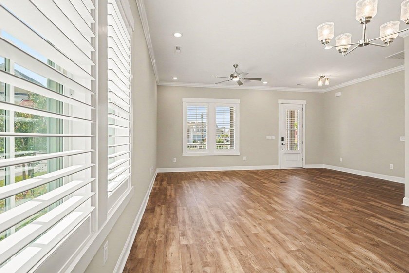 This immaculate Charleston-style Lowcountry home offers - photo 4
