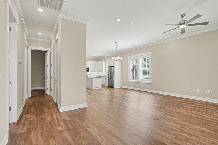 This immaculate Charleston-style Lowcountry home offers - photo 6