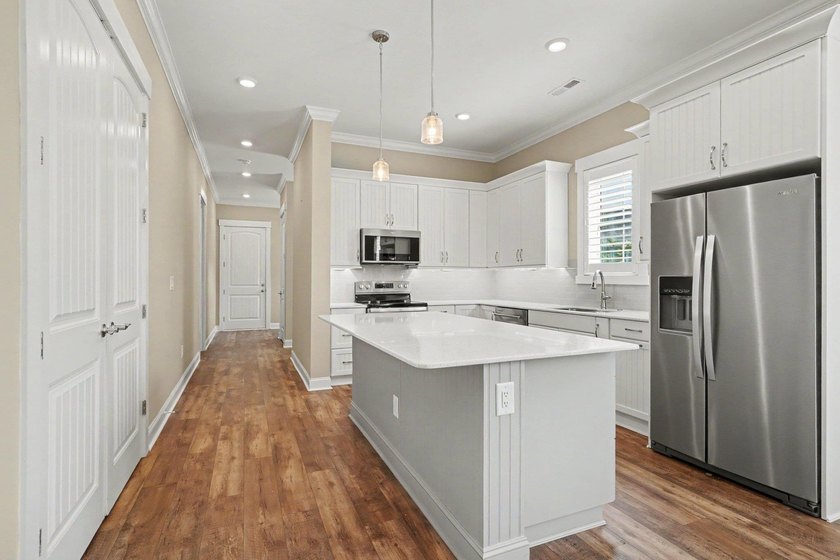 This immaculate Charleston-style Lowcountry home offers - photo 8