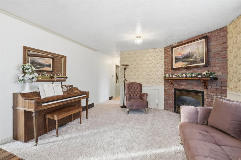 Great property with endless possibilities! Zoned for both - photo 4