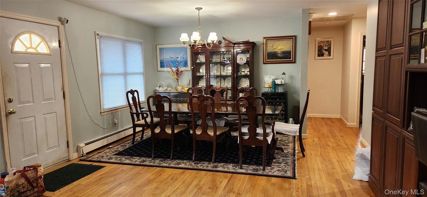 This is a Lovely U-Shaped Sprawling Ranch on over an acre of - photo 4