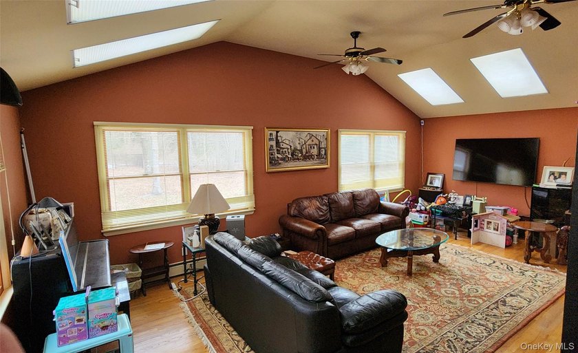 This is a Lovely U-Shaped Sprawling Ranch on over an acre of - photo 10