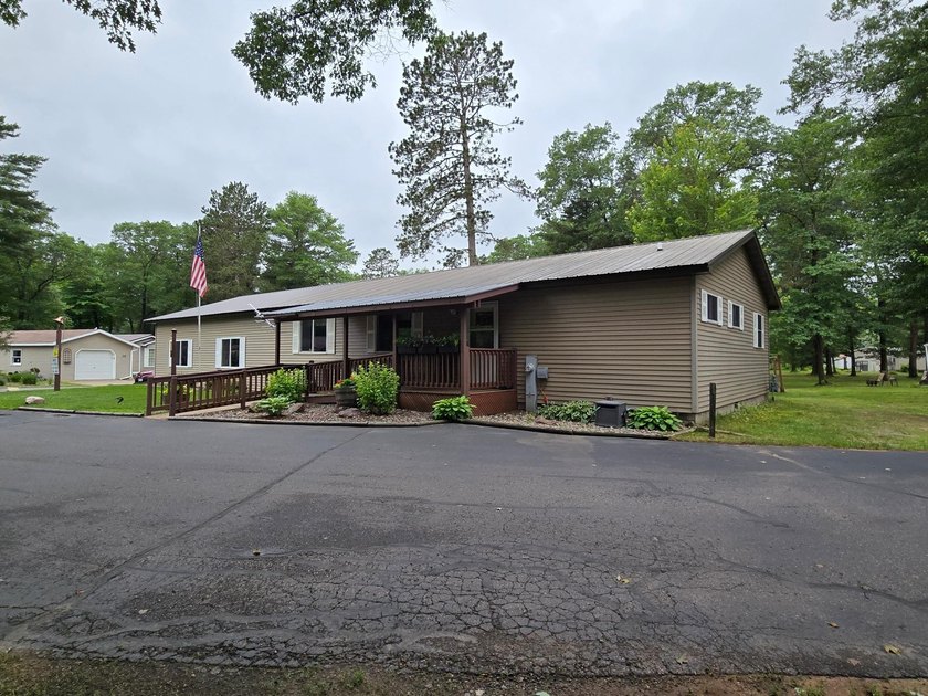 55+ Senior Living Community This well-maintained 2-bedroom - photo 9